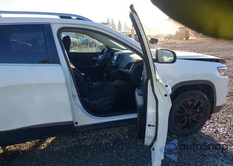 2019 Jeep Cherokee Latitude Fwd from USA, damaged, VIN 1C4PJLCB3KD272144